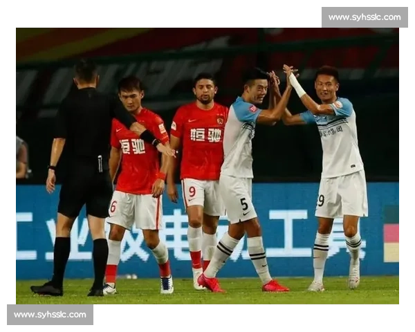沙尔克与恒大激战回顾:欧洲劲旅碰撞中超豪门的精彩瞬间与战术较量 沙尔克与恒大激战回顾:欧洲劲旅碰撞中超豪门的精彩瞬间与战术较量